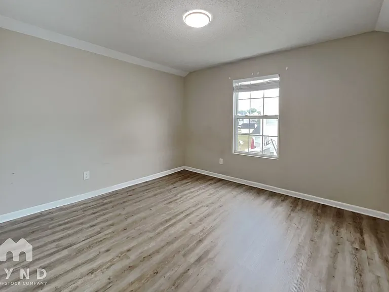 4076 Clovelly Dr — Photo 17