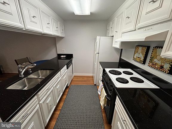 4th image of 3603 Gleneagles Dr #6-1D
