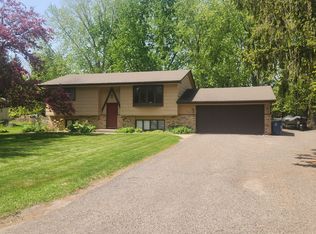 3235 Ranier Ln N, Plymouth, MN 55447