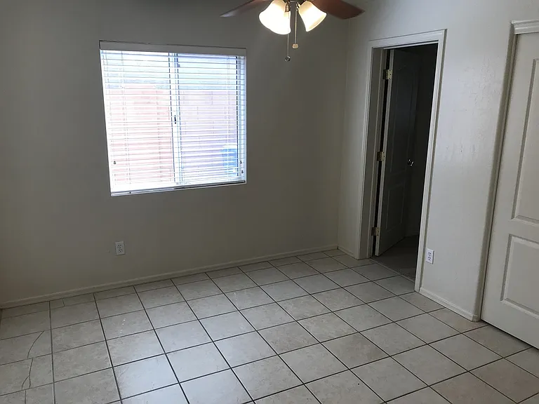 1710 W Houston Ave — Photo 14