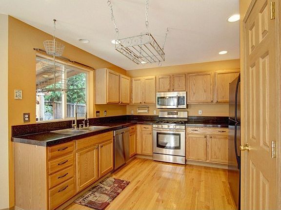 Gourmet style kitchen will bring out the "chef" in all who live