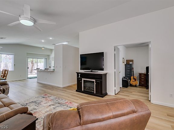 5th image of 1274 Shimmering Glen Ave