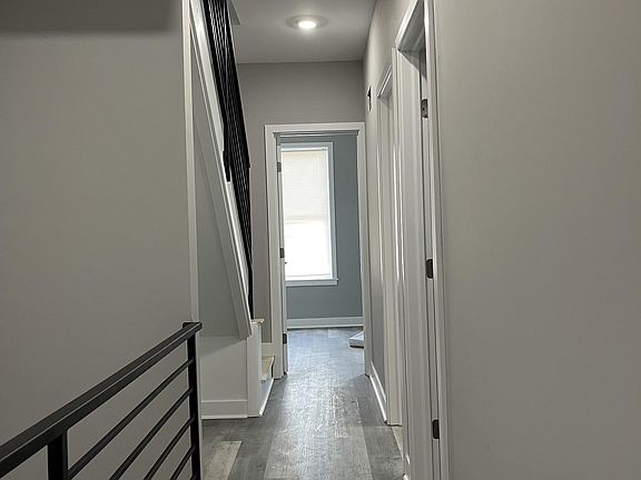 4th image of 720 W 5th St #1