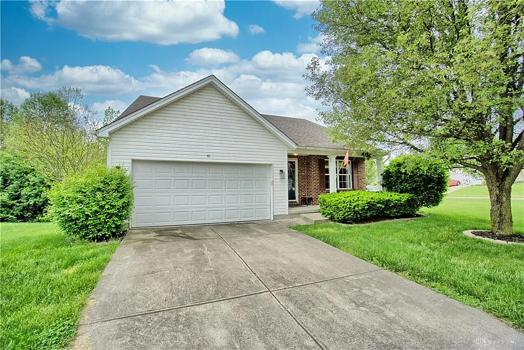 70 Clearbrook Dr photo 1