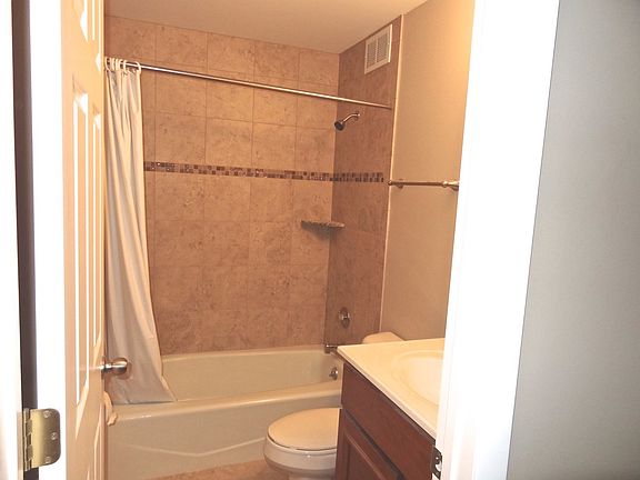 5th image of 805 Garden Cir APT 7