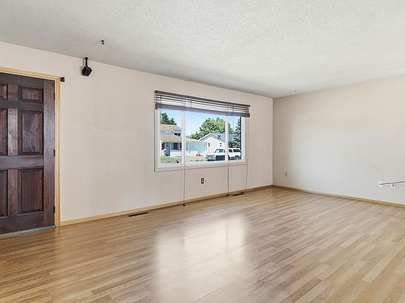 5th image of 16 Valley Dr