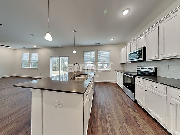 3rd image of 15721 Thomas Rd