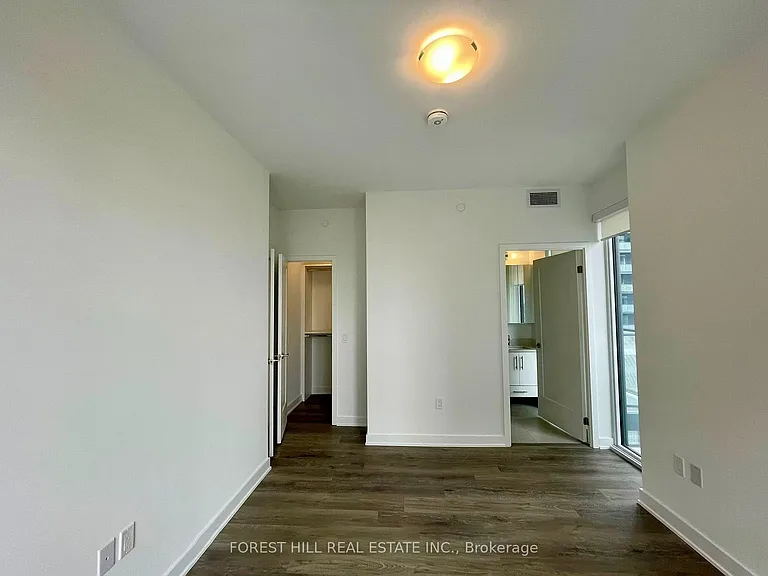 105 Oneida Cres #705 — Photo 8