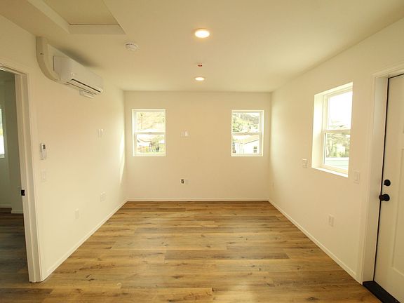 3rd image of 267-269 W Park Row Ave #A-d