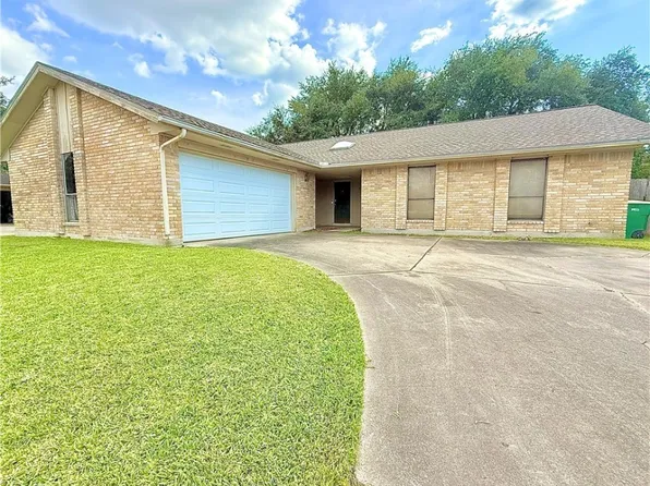 207 Navajo Dr, Victoria, TX 77904