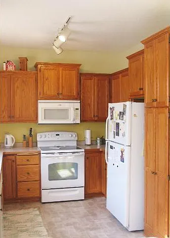 11725 Kings Ln SE — Photo 2