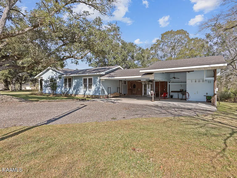 411 Wiggins Rd — Photo 5