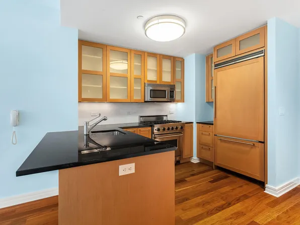 200 West End Avenue image 1 of 11