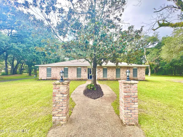 6001 Wooded Acres Rd, Vancleave, MS 39565