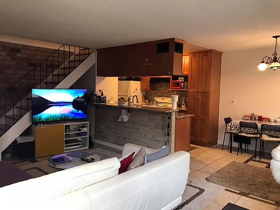 4th image of 330 N 1st St APT 1