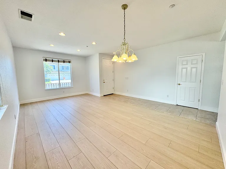 493 Edgefield Pl — Photo 3