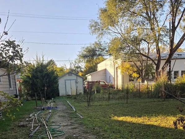 1203 N 8th St, Salina, KS 67401