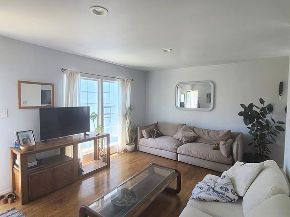 3rd image of 6916 S La Cienega Blvd Unit 2