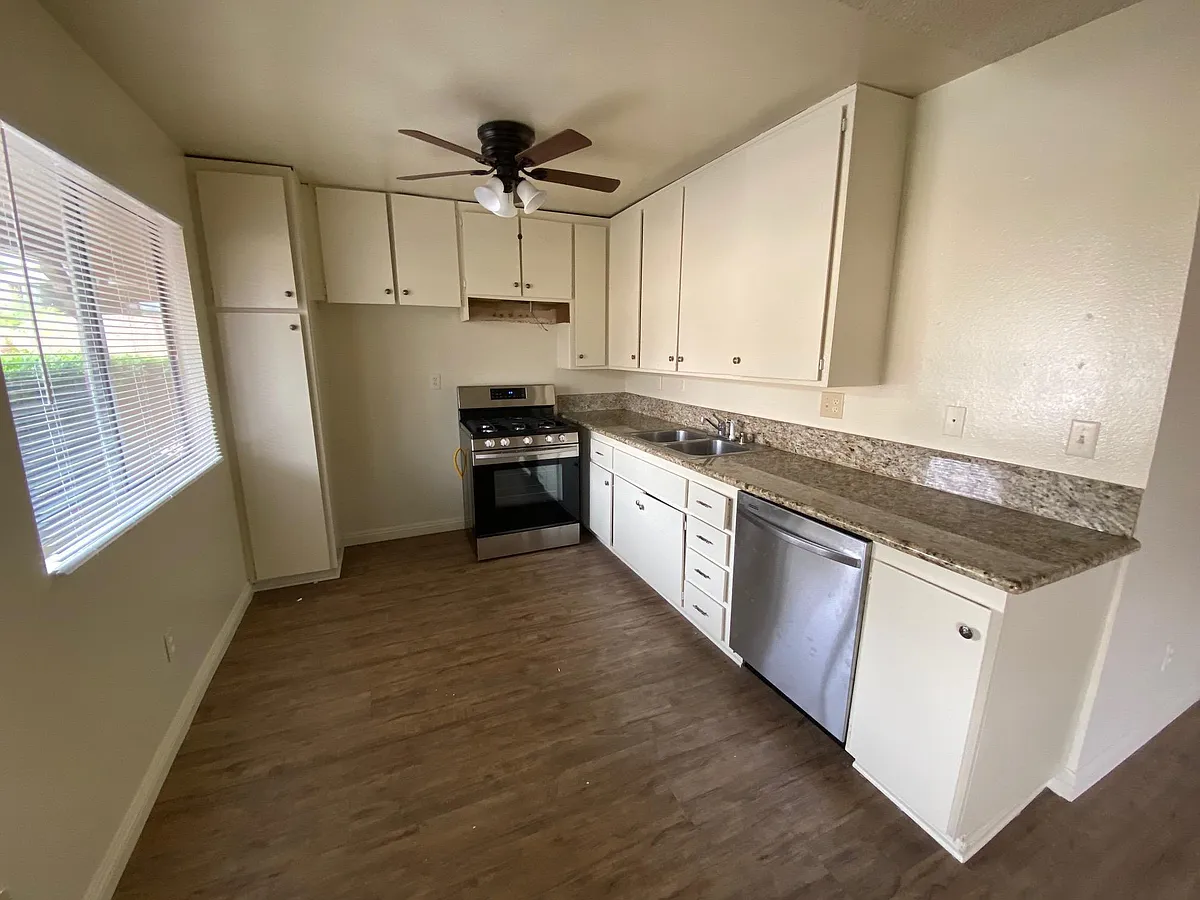 Building Photo - 17622 Cameron Ln #6
