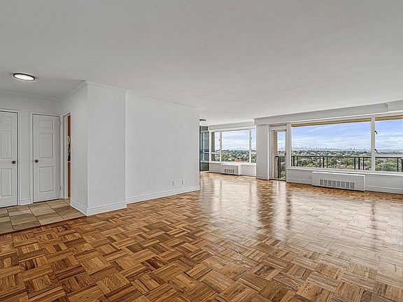 3rd image of 166-25 Powells Cove Blvd APT 18C