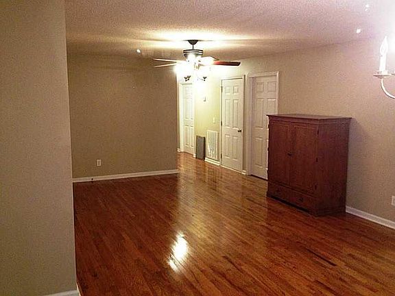 4th image of 120 Garden Hill Dr