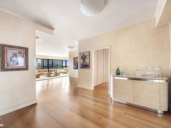 4th image of 425 E 58th St APT 25B