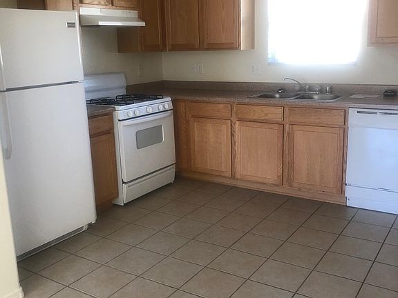 2nd image of 2319 N Desert Willow Ln