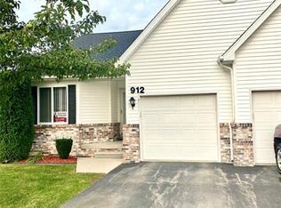 912 Lighthouse Dr, Marysville, MI