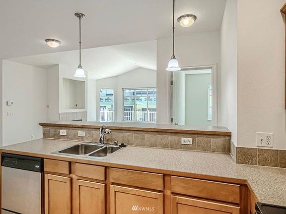 5th image of 20028 15th Ave NE APT 206