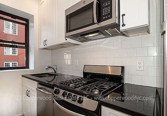 3rd image of 428 E 89th St APT 3B