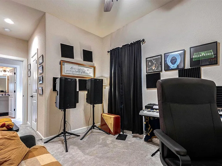 11005 Upland Forest Dr — Photo 31