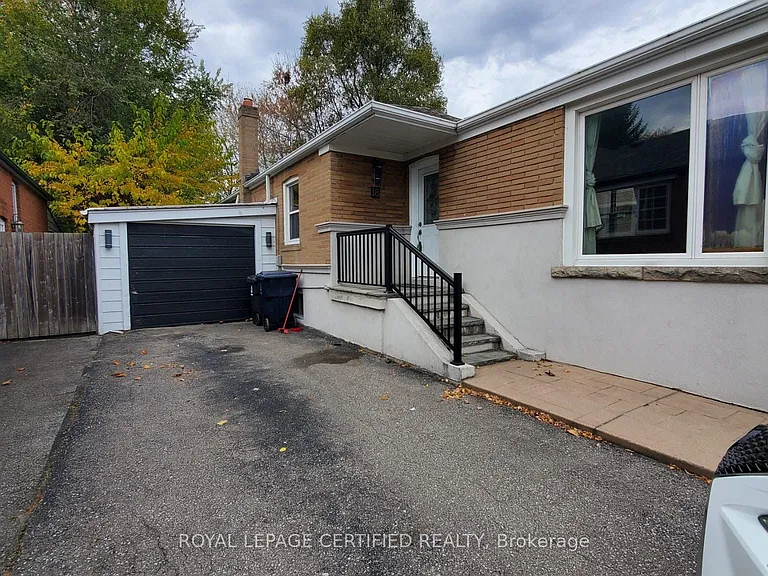 18 Maywood Park — Photo 1