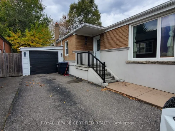 18 Maywood Park, Toronto, ON M1K 2G8