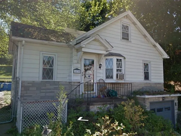 1030 Franklin Dr, Bethel Park, PA 15102