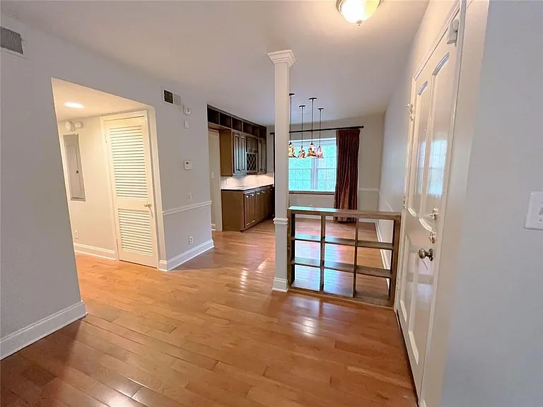 82 Montre Sq NW — Photo 8