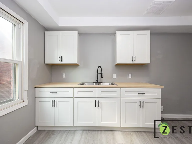 5235 Chatsworth — Photo 11