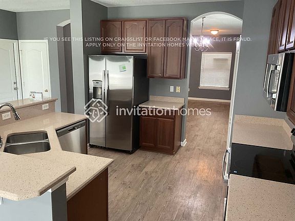 5th image of 2850 Woodstone Dr