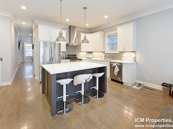 2nd image of 1228 W Oakdale Ave #1