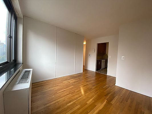 1st image of 284 Mott St APT 6M