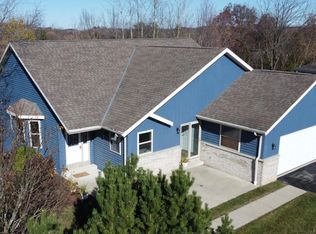 102 Hidden Lake Dr, Slinger, WI 53086