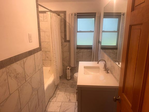 4th image of 701 Summit Ave S