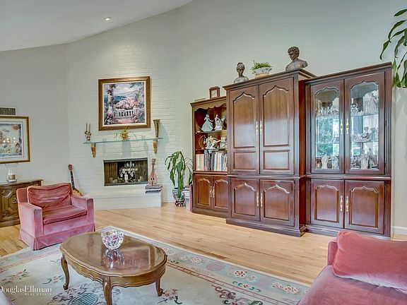 5th image of 25 Woodhill Ln