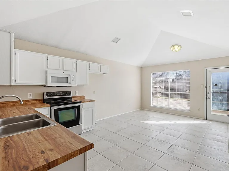 5722 Westchase Dr — Photo 9