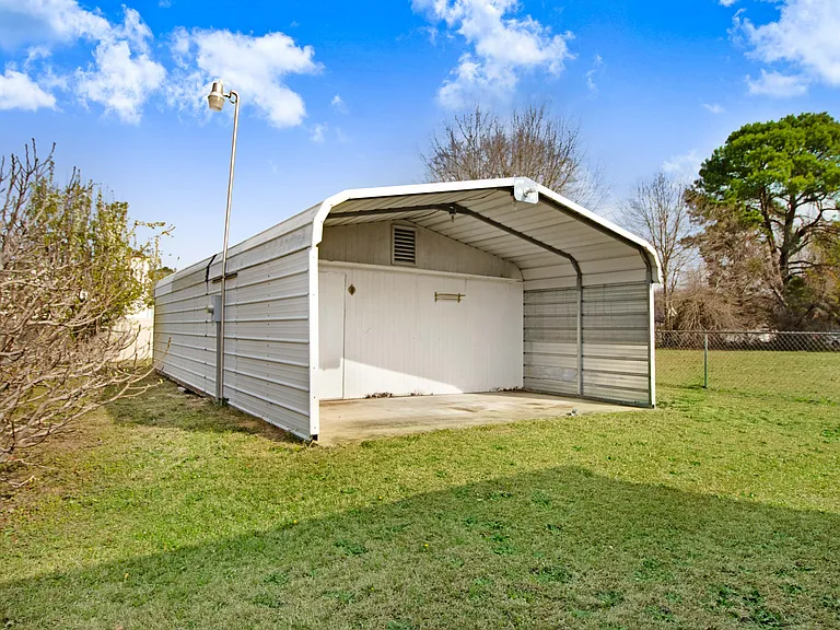 303 Wanda Dr — Photo 7