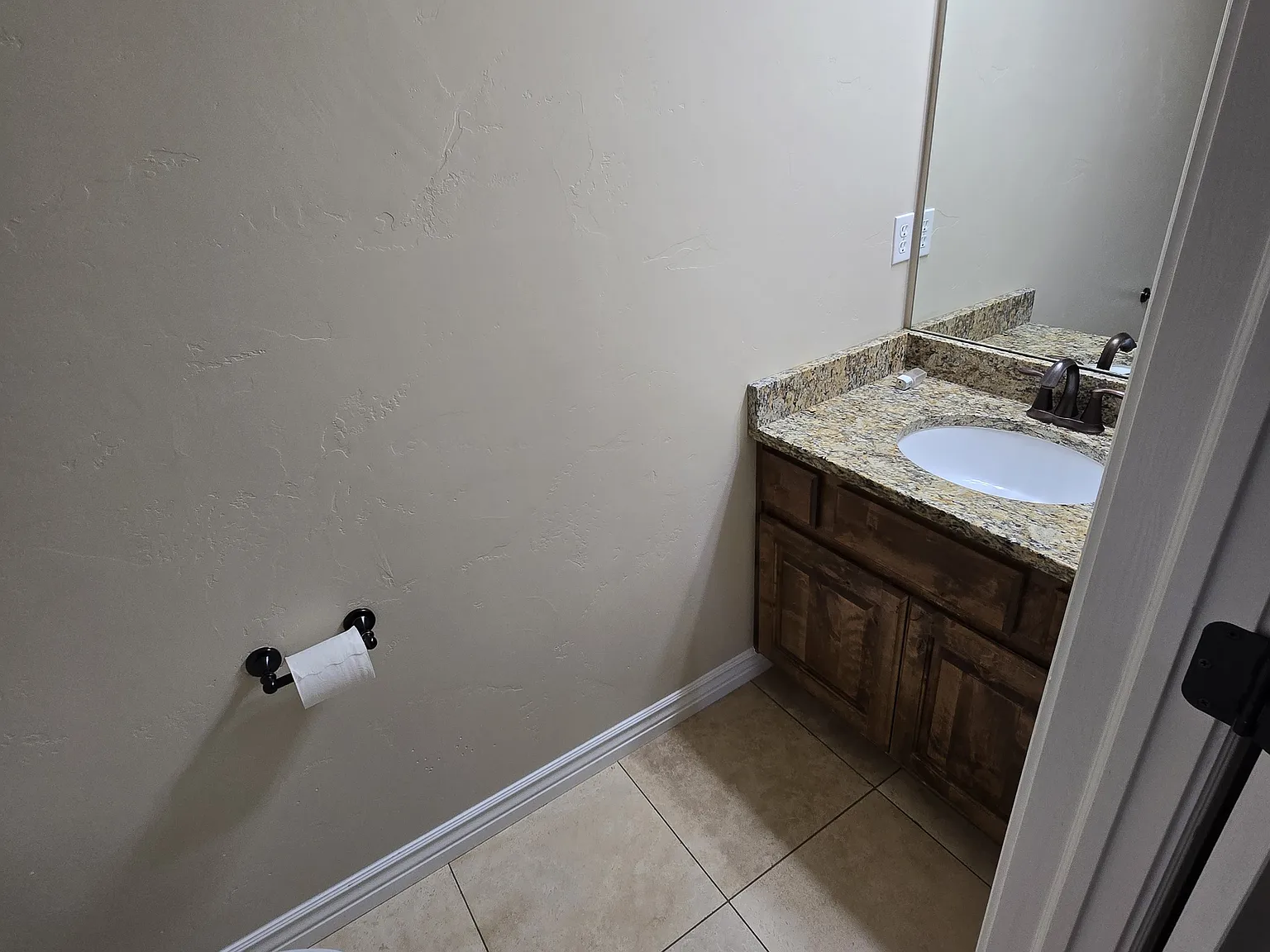 6 bed, 3.5 bath, 3925 sqft, $3,600 — Photo 3