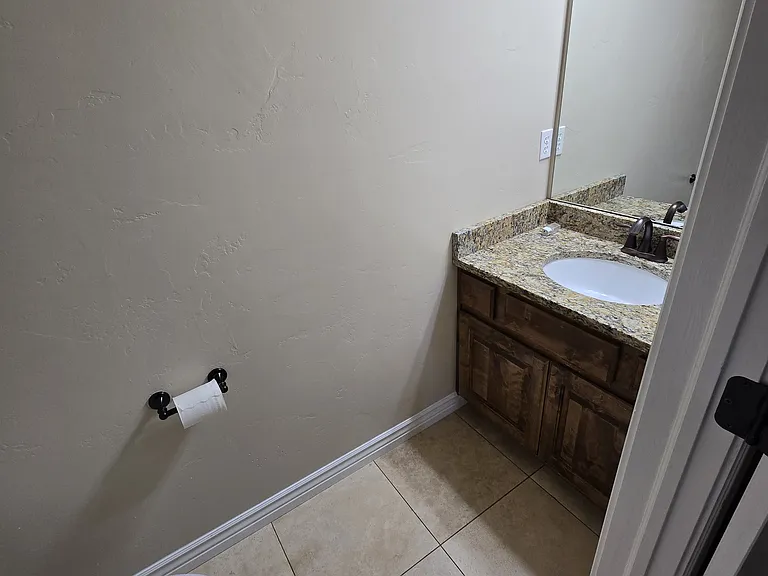 358 E Wayne Ct — Photo 3