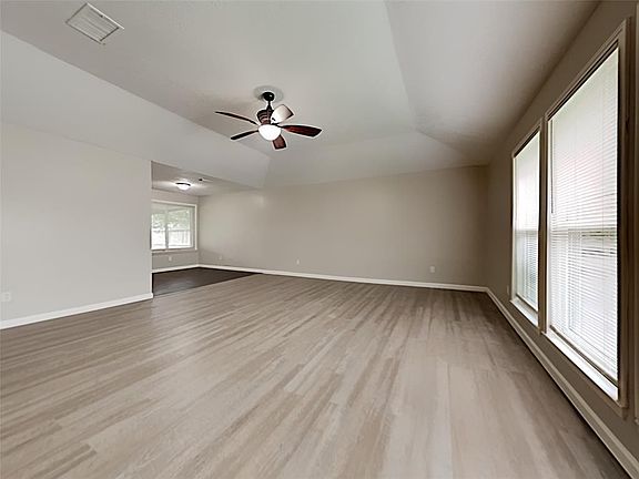 5th image of 2808 Pinewood Dr