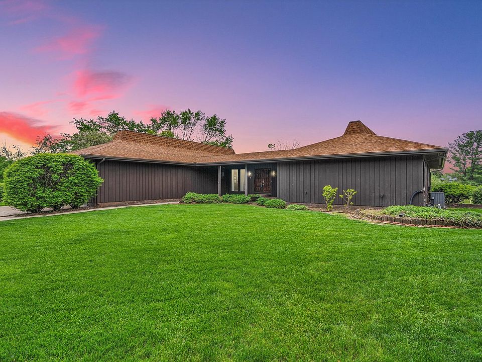 2nd image of 2301 Valley Brook Dr