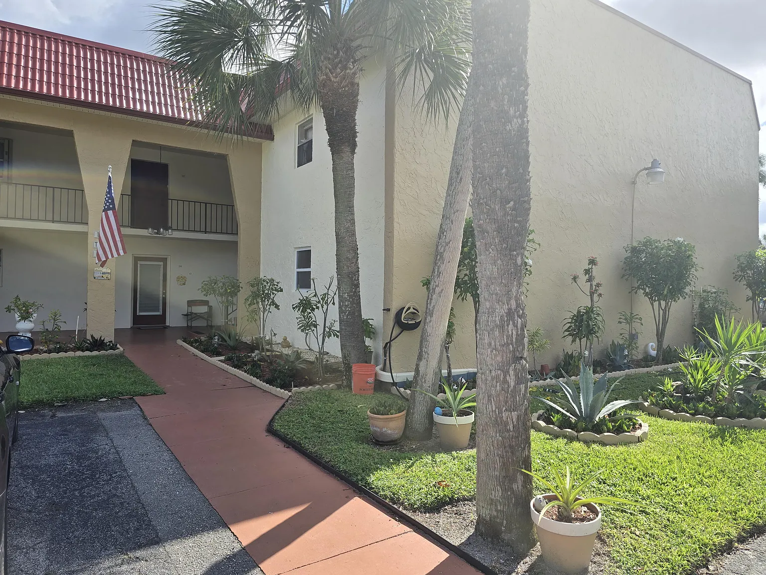 2 bed, 2.0 bath, 888 sqft, $1,600 — Photo 1