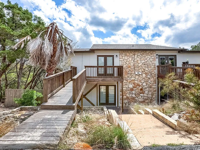 5909 Lago Vista Way #B — Photo 2